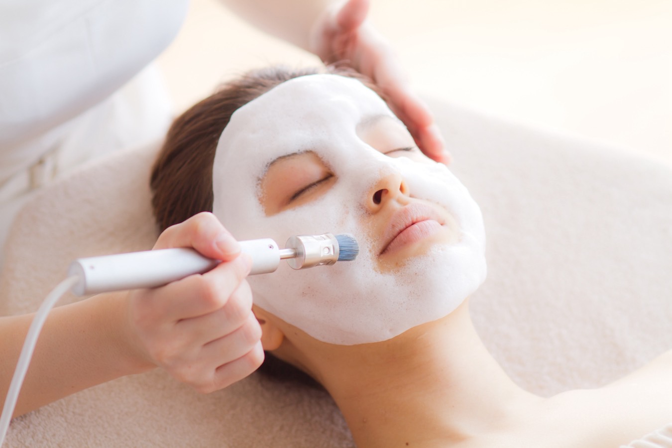 施術を受ける女性